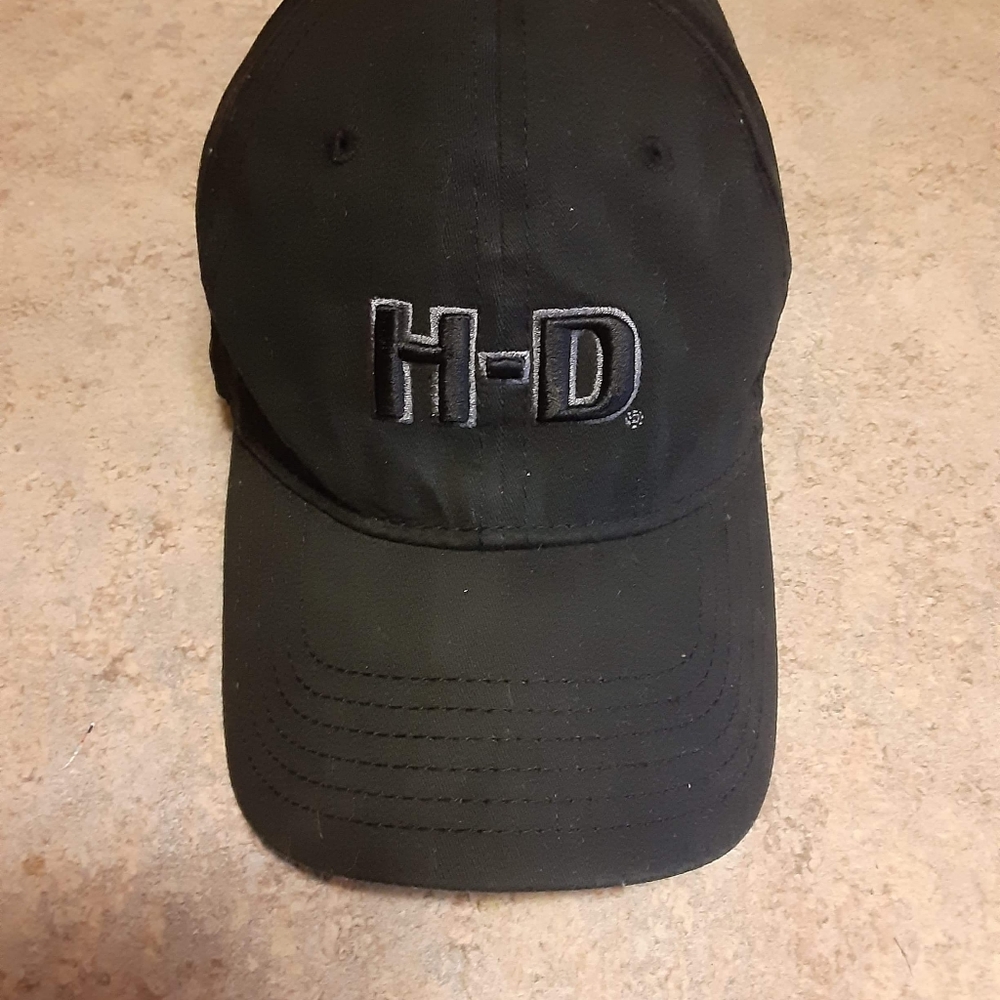 Harley davidson flex fit hat fits like a large